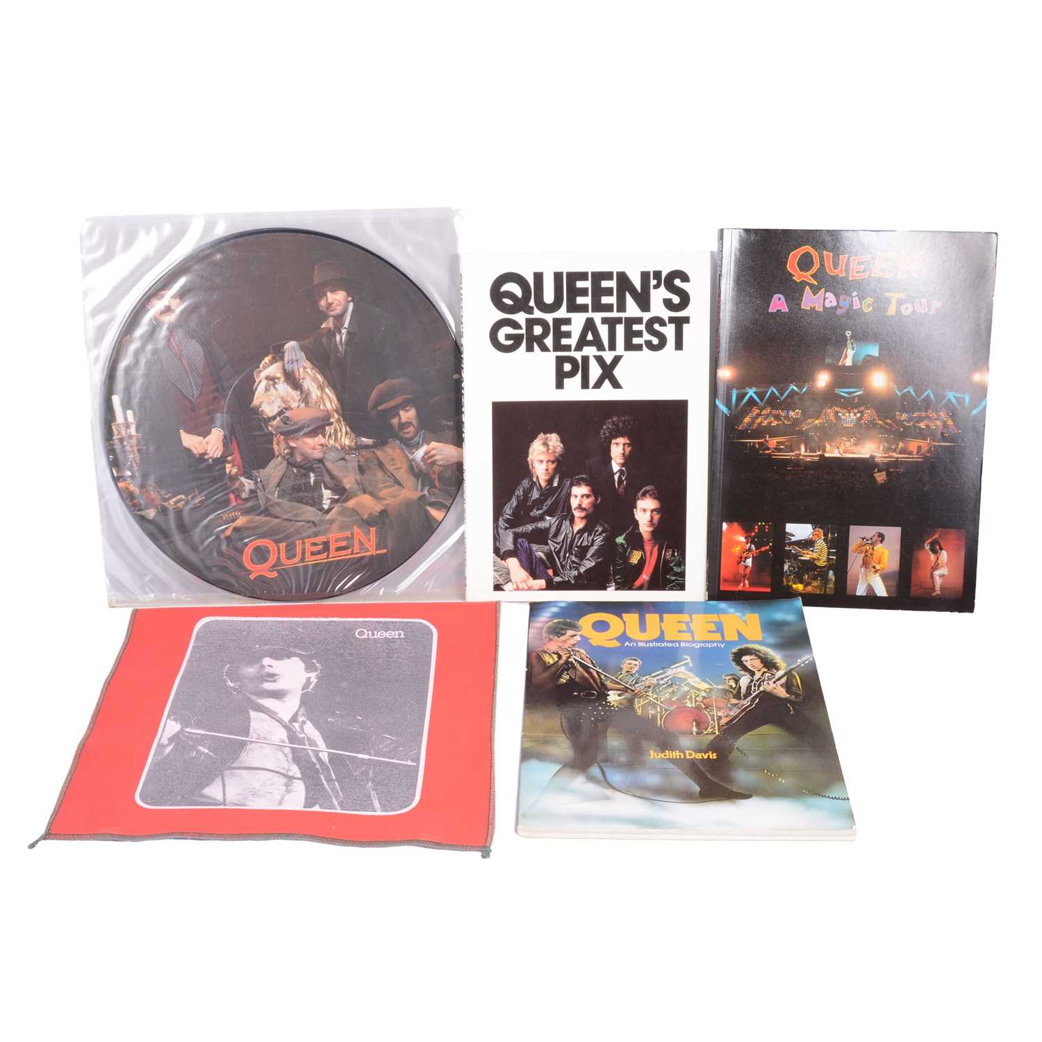 Lot 121 - Collection of Queen memorabilia including 'The Complete Works of Queen' 14 LP boxset