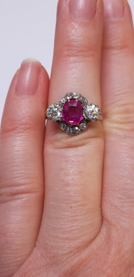 Lot 32 - CATALOGUE AMENDMENT- A pink corundum and diamond cluster ring.