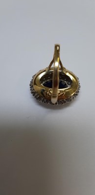 Lot 6 - A large sapphire and diamond cluster ring.