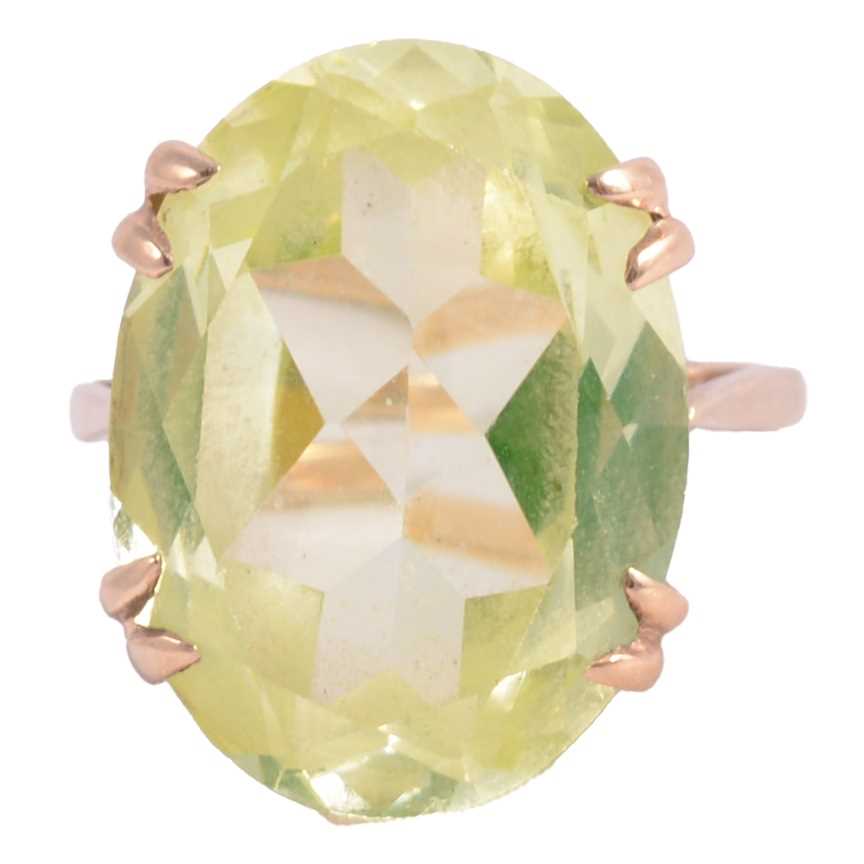 Lot 28 - A synthetic green spinel dress ring.