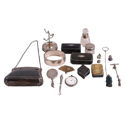 Lot 538 - A collection of silver jewellery and collectables.