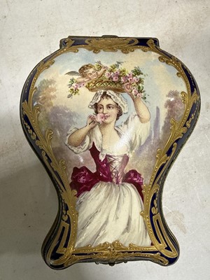 Lot 77 - 19th Century French porcelain box