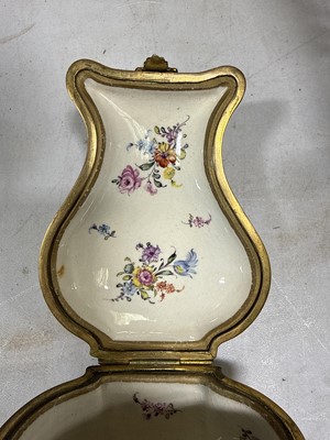 Lot 77 - 19th Century French porcelain box