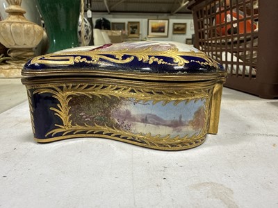 Lot 77 - 19th Century French porcelain box