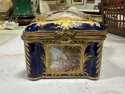 Lot 77 - 19th Century French porcelain box