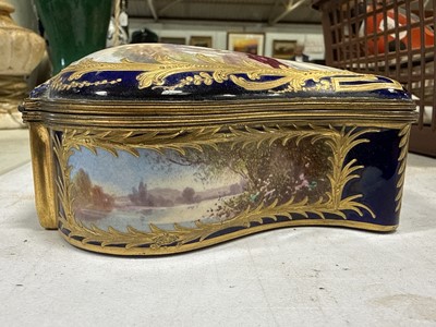Lot 77 - 19th Century French porcelain box
