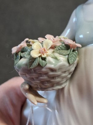 Lot 9 - Six Lladro figures