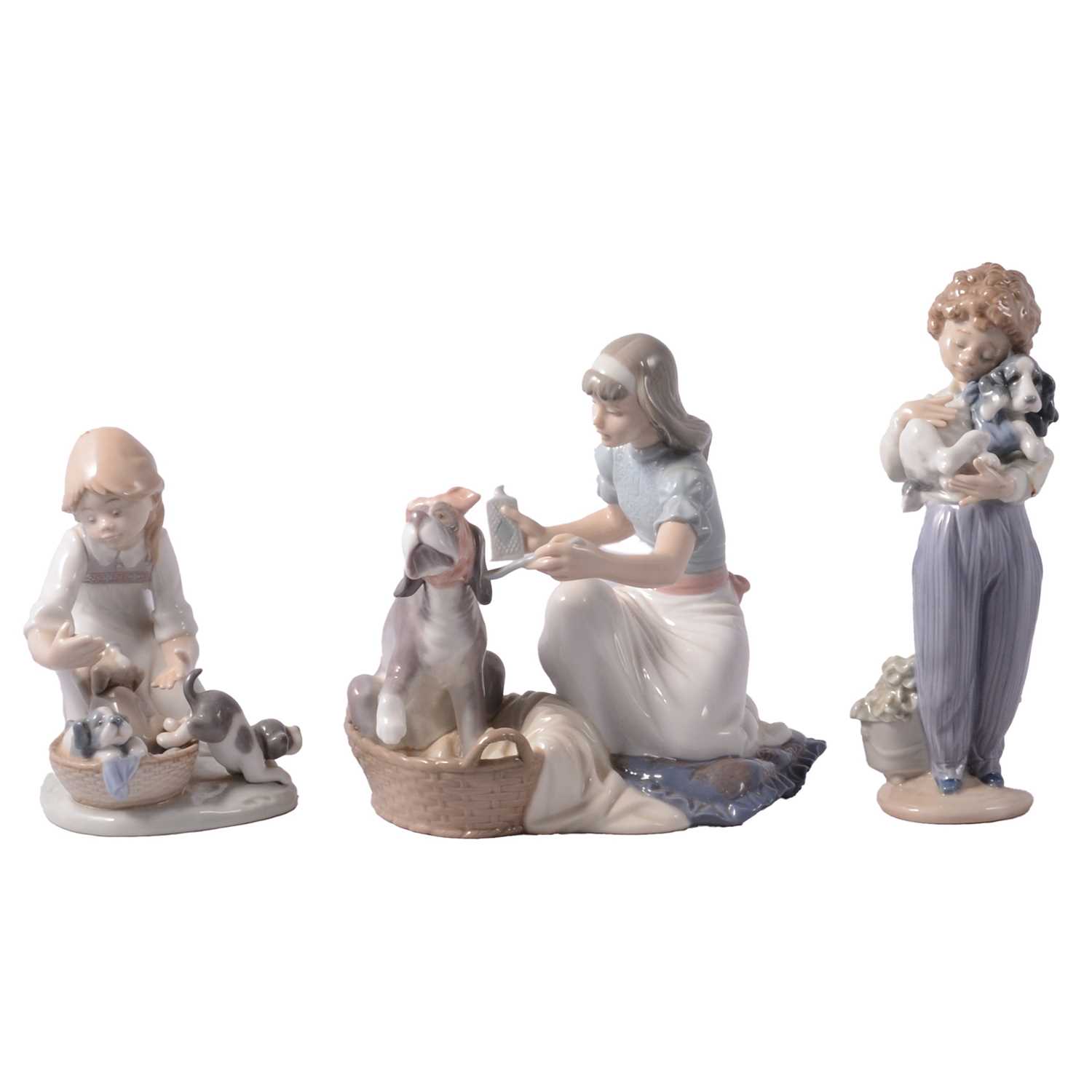 Lot 7 - Three Lladro figures