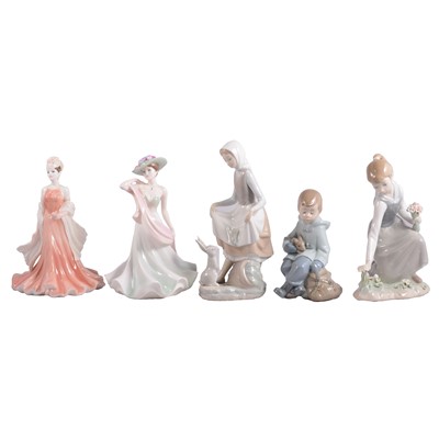 Lot 39 - Five decorative figurines - Lladro, Coalport, Nao