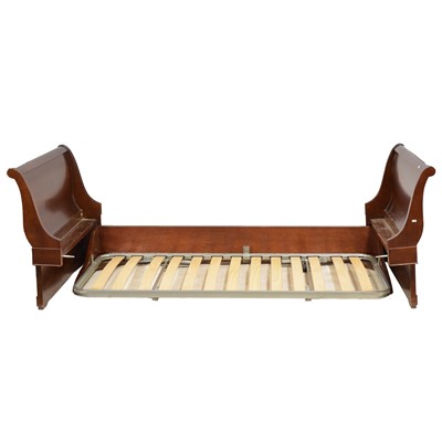 Lot 419 - Modern mahogany day bed