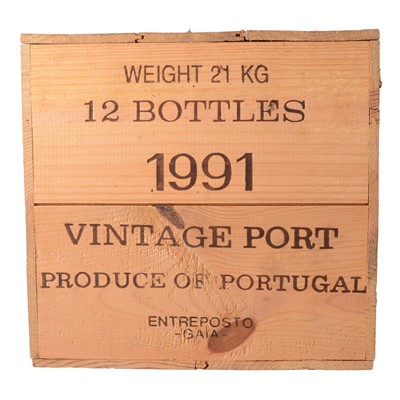 Lot 207 - Warre's 1991 vintage port, 12 bottles