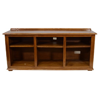 Lot 515 - Reproduction oak open bookcase
