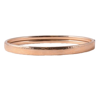 Lot 236 - A 9 carat yellow gold sprung bangle.