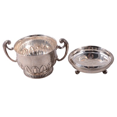 Lot 229 - A Charles II pattern silver porringer and cover, Goldsmiths & Silversmiths Company London 1905.
