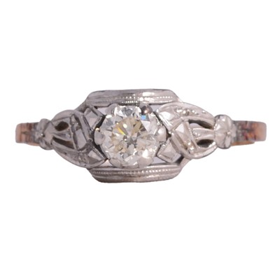 Lot 42 - A diamond solitaire ring.