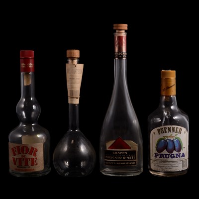 Lot 112 - Collection of breweriana, to include empty Teacher’s Whisky bottle; etc