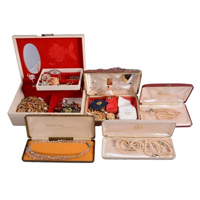 Lot 544 - A collection of white metal and costume jewellery.