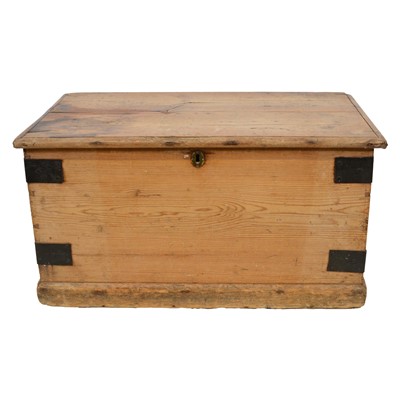 Lot 511 - Victorian pine box