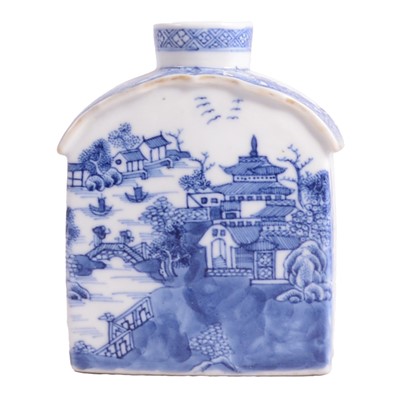 Lot 2 - Chinese Export porcelain blue and white tea caddy