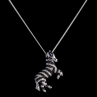 Lot 158 - Effy - a zebra pendant and chain.
