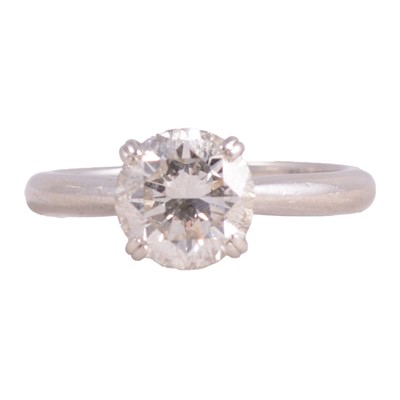 Lot 32A - A diamond solitaire ring.