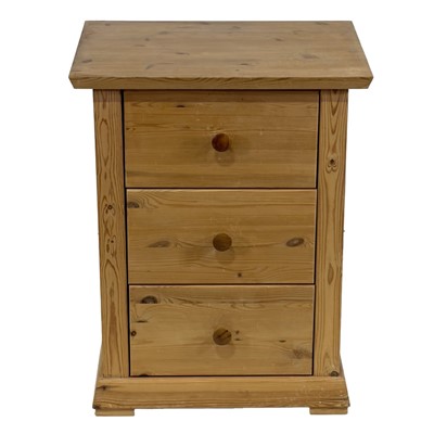 Lot 423 - Small pine chest of drawers