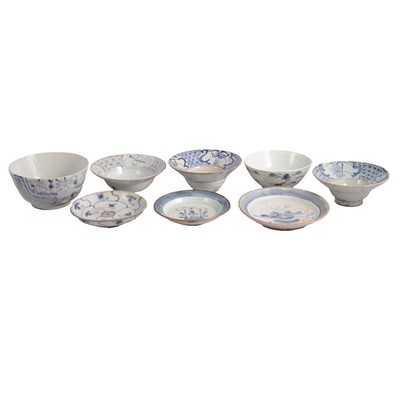 Lot 42 - Chinese provincial blue and white bowl, and a small collection of other porcelain