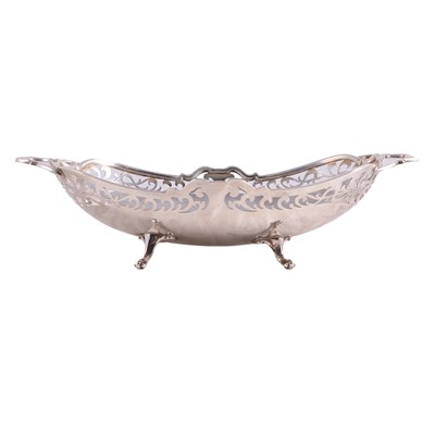 Lot 291 - Edwardian silver fruit bowl