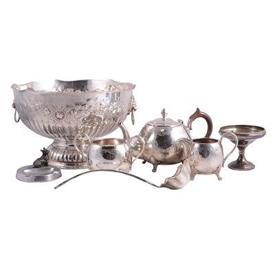 Lot 115 - Silver pedestal bonbon dish, silver plated wares