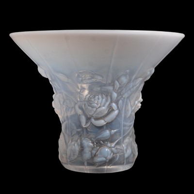 Lot 69 - Barolac Czecho-Slovakia glass vase