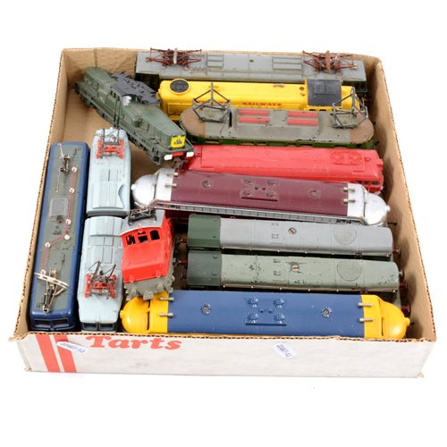 Lot 16 - OO gauge railways locomotives, including Tri-ang R351 electric 'Electra' engine