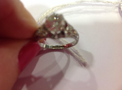 Lot 1 - A diamond solitaire ring.