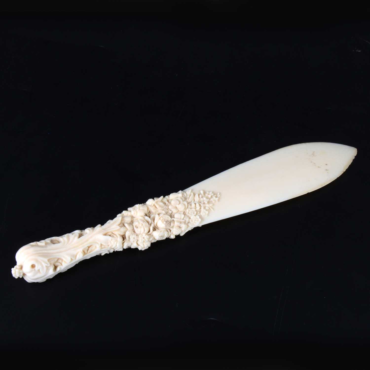 Lot 71 - A carved ivory letter knife, probably French, late 19th century
