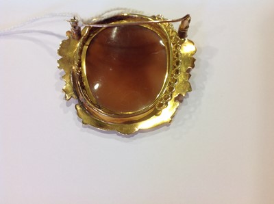 Lot 97 - A shell cameo brooch.