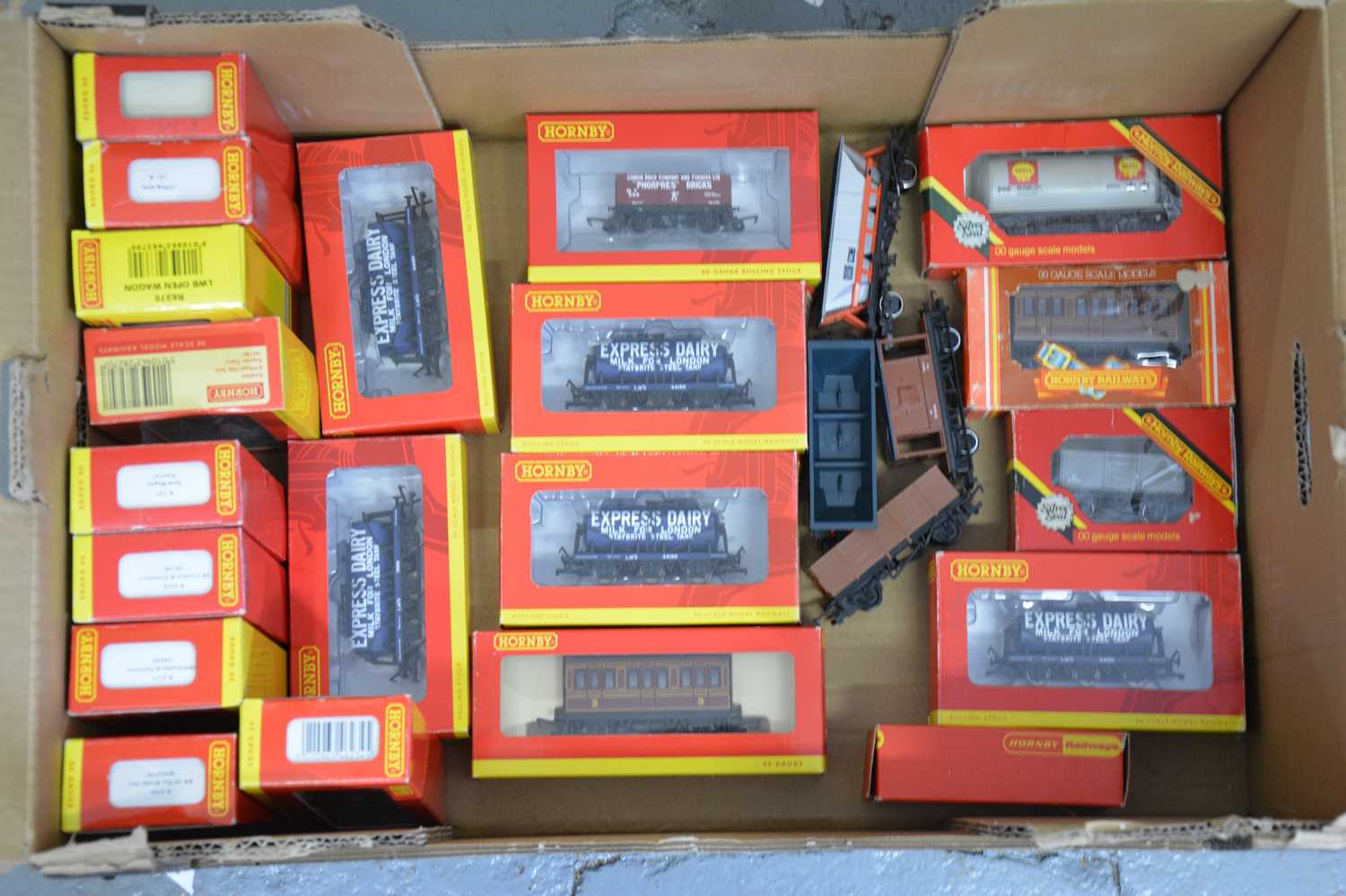 Lot 54 - Hornby OO gauge model railway wagons; twenty-four mostly boxed.
