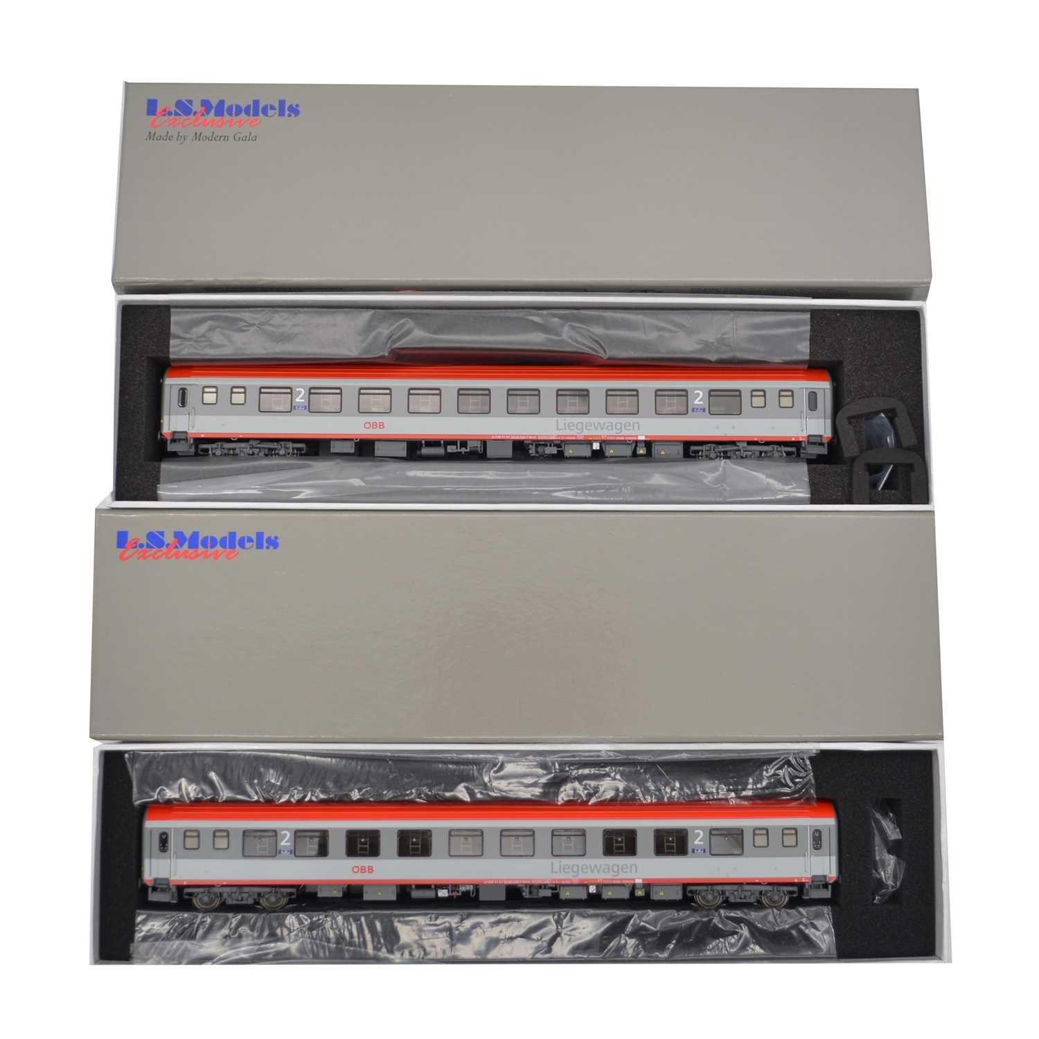 Lot 158 - LS Models Exclusive HO model railway passenger coaches, two ref 47054 and 47058 Bcmz 59-90