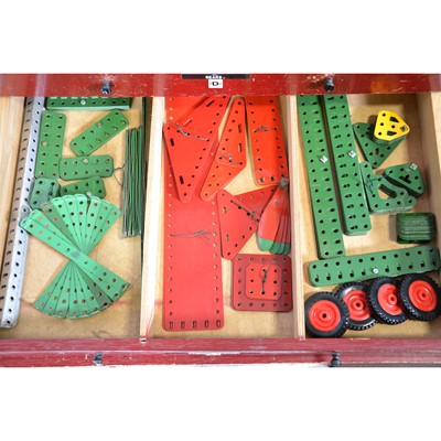 Lot 1047 - Meccano wooden dealers cabinet, six drawers and parts.