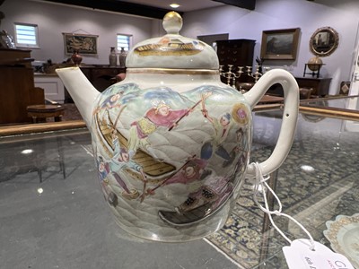 Lot 7 - Chinese porcelain teapot and a pair of miniature vases