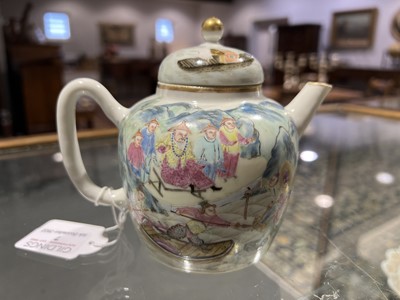 Lot 7 - Chinese porcelain teapot and a pair of miniature vases
