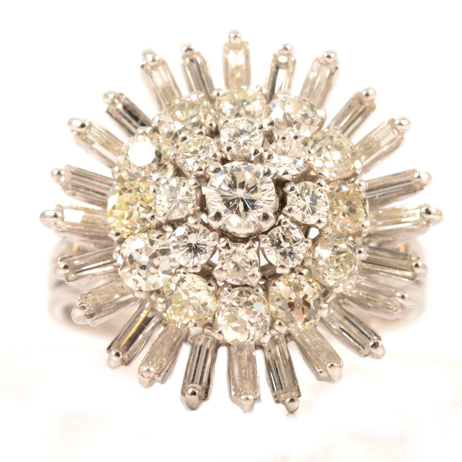 Lot 25 - A large multi stone diamond cluster ring.