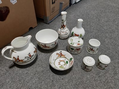 Lot 96 - Small quantity of Wedgwood 'Hunting Scenes' table and decorative ware