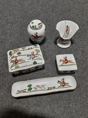 Lot 96 - Small quantity of Wedgwood 'Hunting Scenes' table and decorative ware