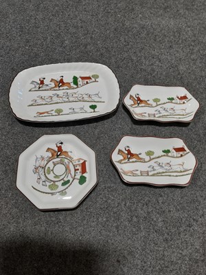 Lot 96 - Small quantity of Wedgwood 'Hunting Scenes' table and decorative ware