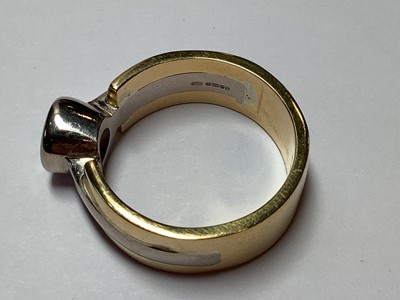 Lot 90 - A gentleman's diamond solitaire ring.