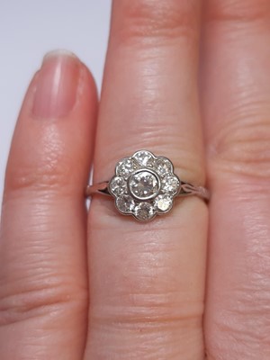 Lot 12 - A diamond cluster ring.