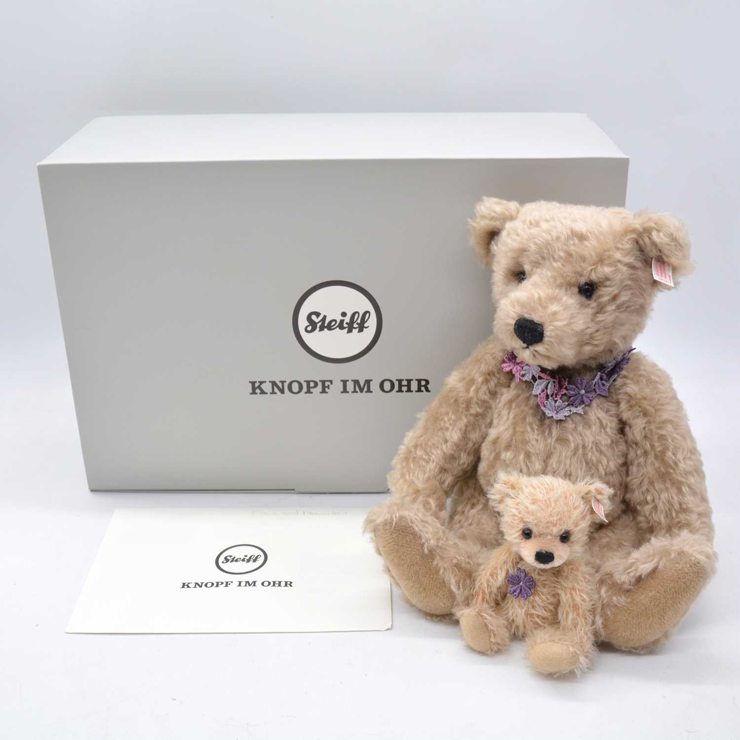 Lot 37 - Steiff Germany teddy bear set, 021411 'Flora u. Florinchen' boxed with certificate.
