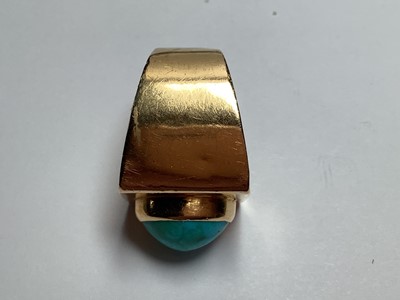 Lot 94 - A large turquoise dress ring.