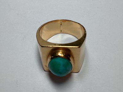 Lot 94 - A large turquoise dress ring.