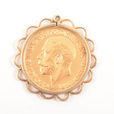 Lot 137 - A Gold Full Sovereign Coin pendant.