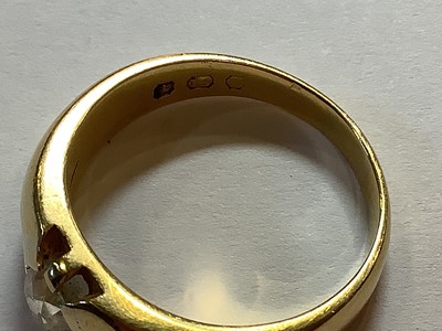 Lot 91 - A gentleman's diamond solitaire ring.